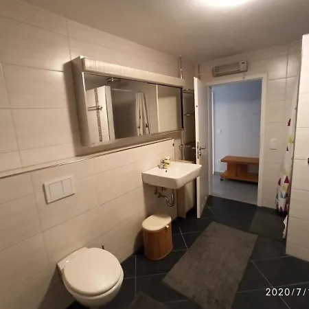 Ferienwohnung Mit Eigenem Eingang, Kostenlosem W-lan Und Teilweise Neuer Ausstattung *