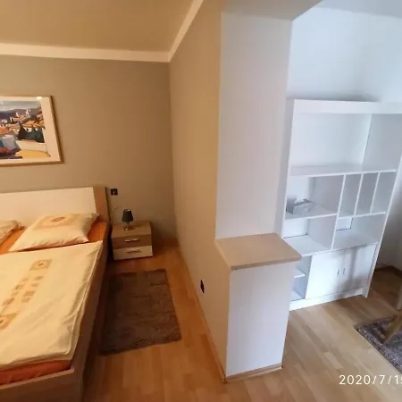Ferienwohnung Mit Eigenem Eingang, Kostenlosem W-lan Und Teilweise Neuer Ausstattung Apartmán