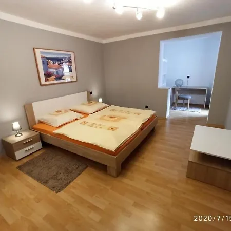 Apartmán Ferienwohnung Mit Eigenem Eingang, Kostenlosem W-lan Und Teilweise Neuer Ausstattung