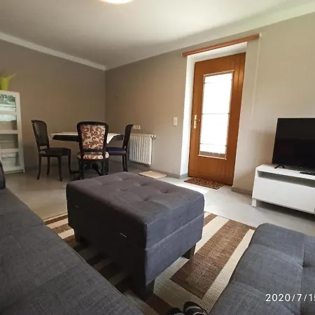 Ferienwohnung Mit Eigenem Eingang, Kostenlosem W-lan Und Teilweise Neuer Ausstattung Apartmán *
