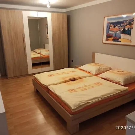 Apartmán Ferienwohnung Mit Eigenem Eingang, Kostenlosem W-lan Und Teilweise Neuer Ausstattung