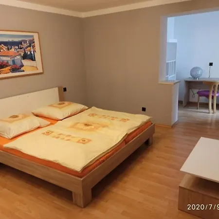 Apartmán Ferienwohnung Mit Eigenem Eingang, Kostenlosem W-lan Und Teilweise Neuer Ausstattung
