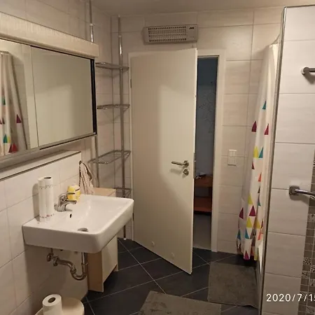Ferienwohnung Mit Eigenem Eingang, Kostenlosem W-lan Und Teilweise Neuer Ausstattung *
